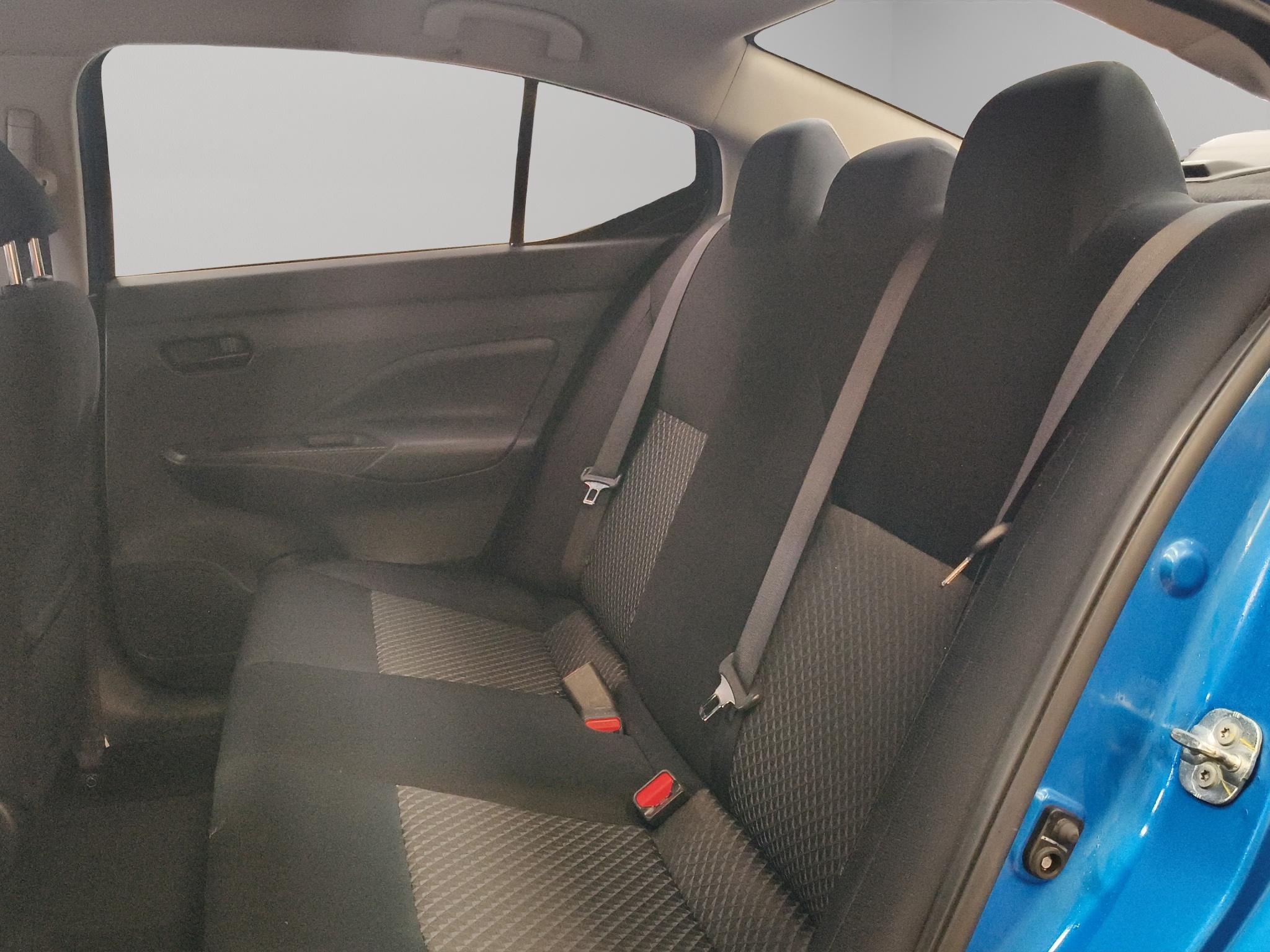 Nissan Versa 4 pts. Sense, TM5, a/ac., R-15 2024