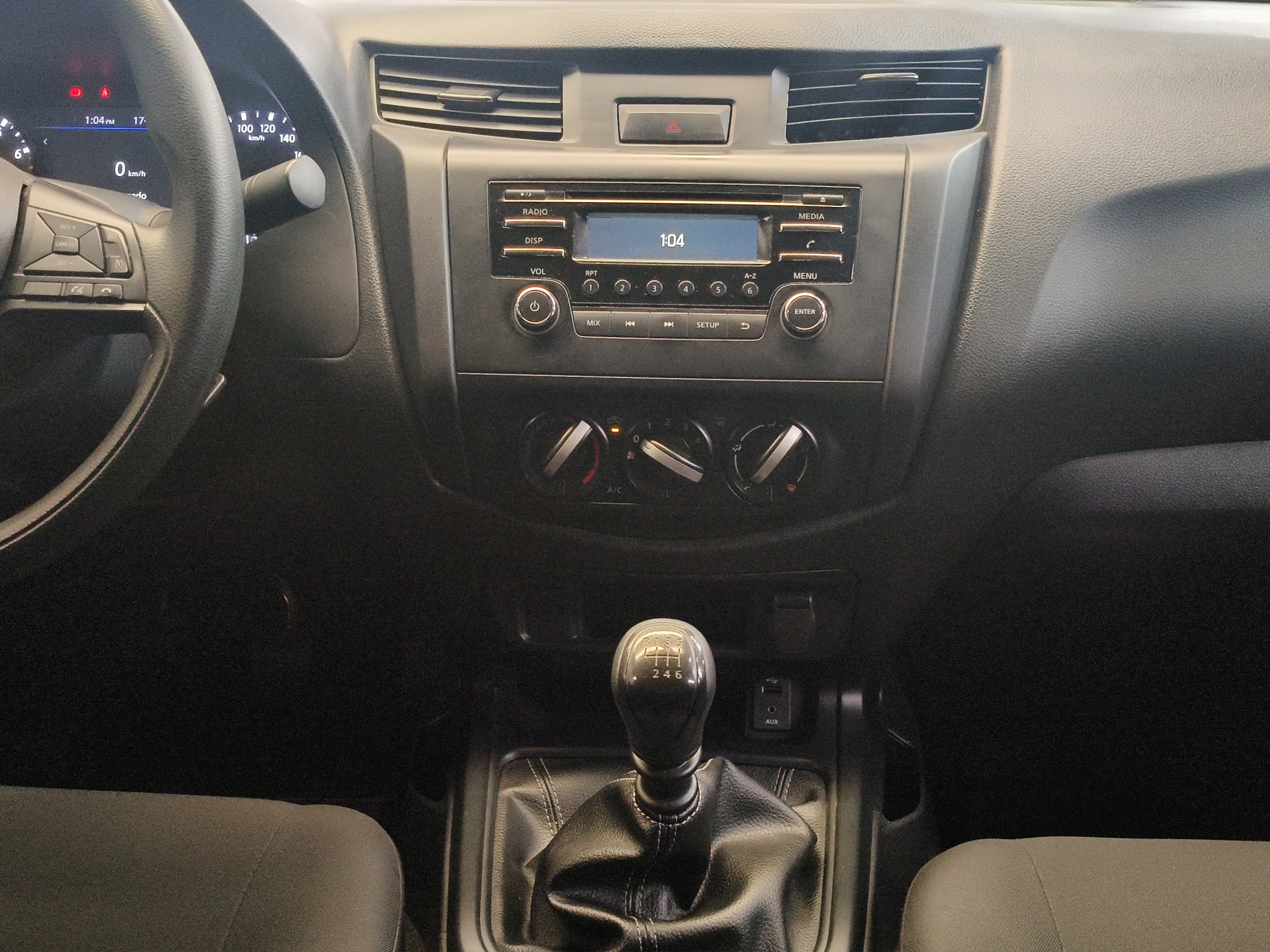Nissan Comerciales Frontier y NP 300 Frontier Pick-Up 4 pts. Frontier SE, Doble Cab., L4, 2.5l, TM6, a/ac., VE, R-16 2024