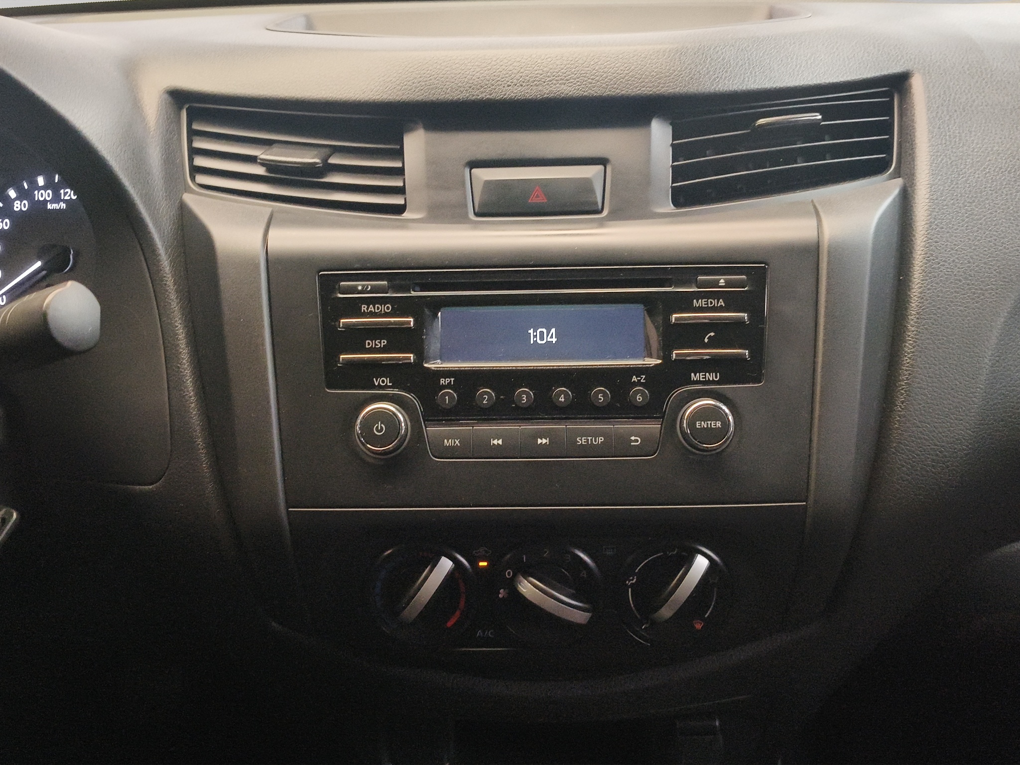 Nissan Comerciales Frontier y NP 300 Frontier Pick-Up 4 pts. Frontier SE, Doble Cab., L4, 2.5l, TM6, a/ac., VE, R-16 2024