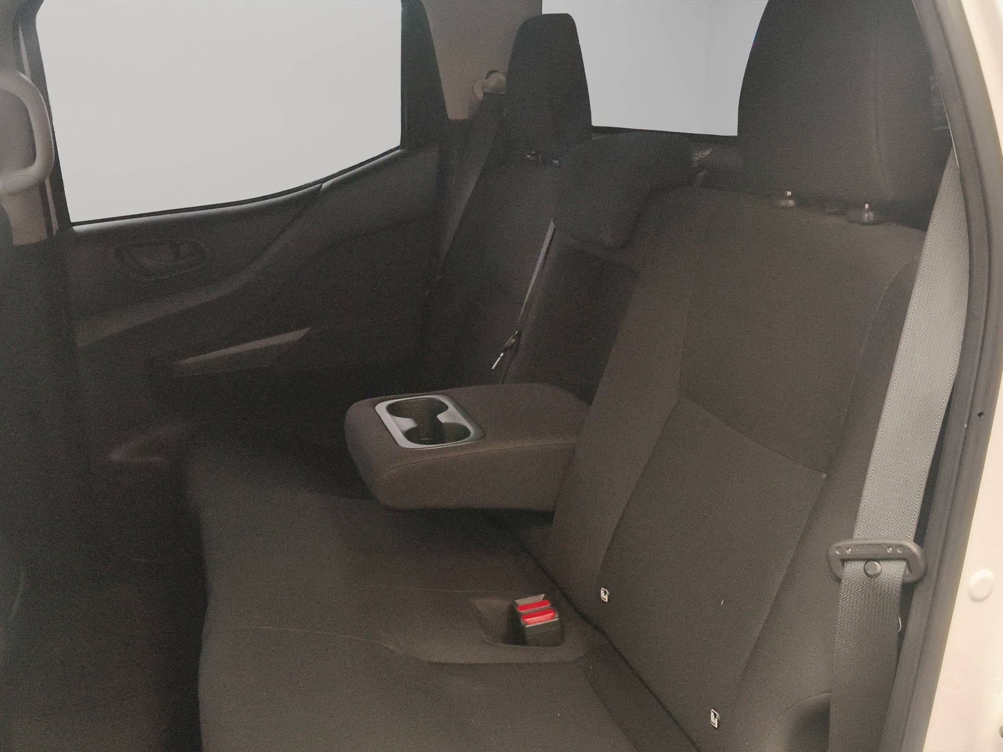 Nissan Comerciales Frontier y NP 300 Frontier Pick-Up 4 pts. Frontier SE, Doble Cab., L4, 2.5l, TM6, a/ac., VE, R-16 2024