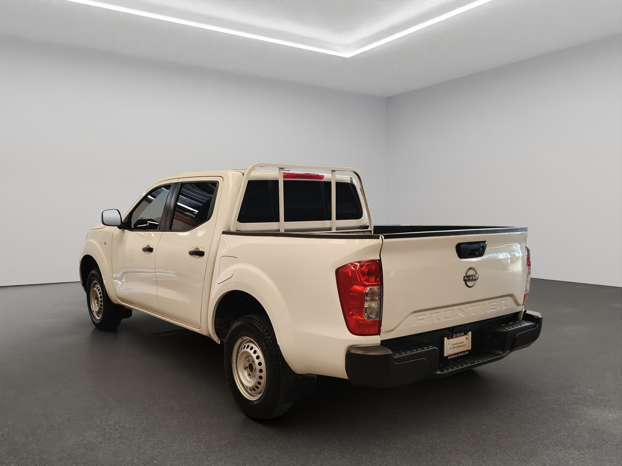 Nissan Comerciales Frontier y NP 300 Frontier Pick-Up 4 pts. Frontier SE, Doble Cab., L4, 2.5l, TM6, a/ac., VE, R-16 2024