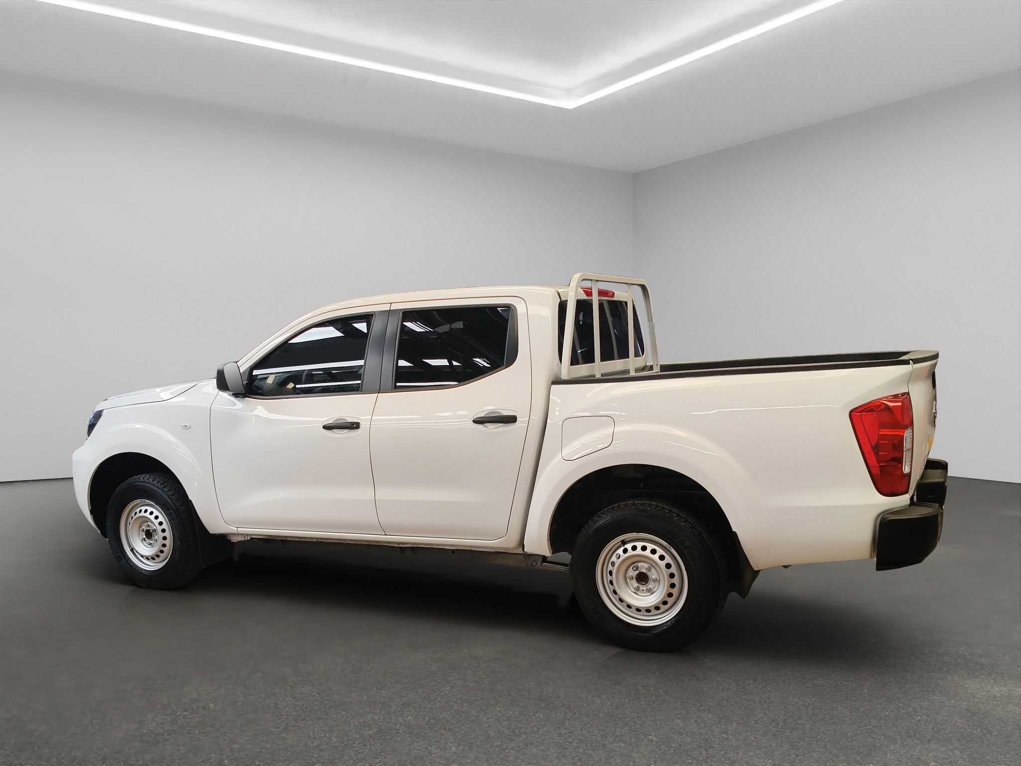 Nissan Comerciales Frontier y NP 300 Frontier Pick-Up 4 pts. Frontier SE, Doble Cab., L4, 2.5l, TM6, a/ac., VE, R-16 2024