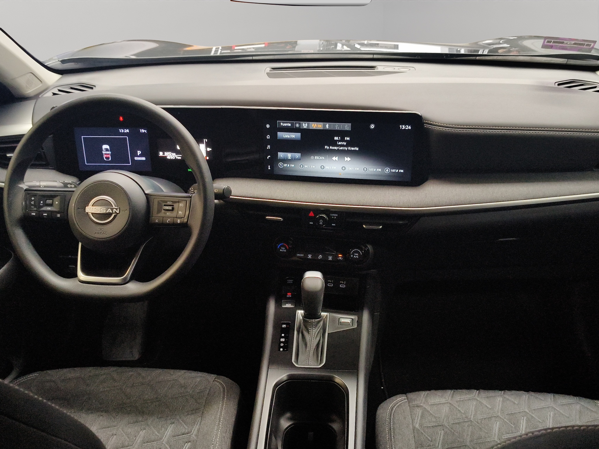 Nissan Kicks 5 pts. Advance, 2.0l, TA, RA-17 (línea nueva) 2025