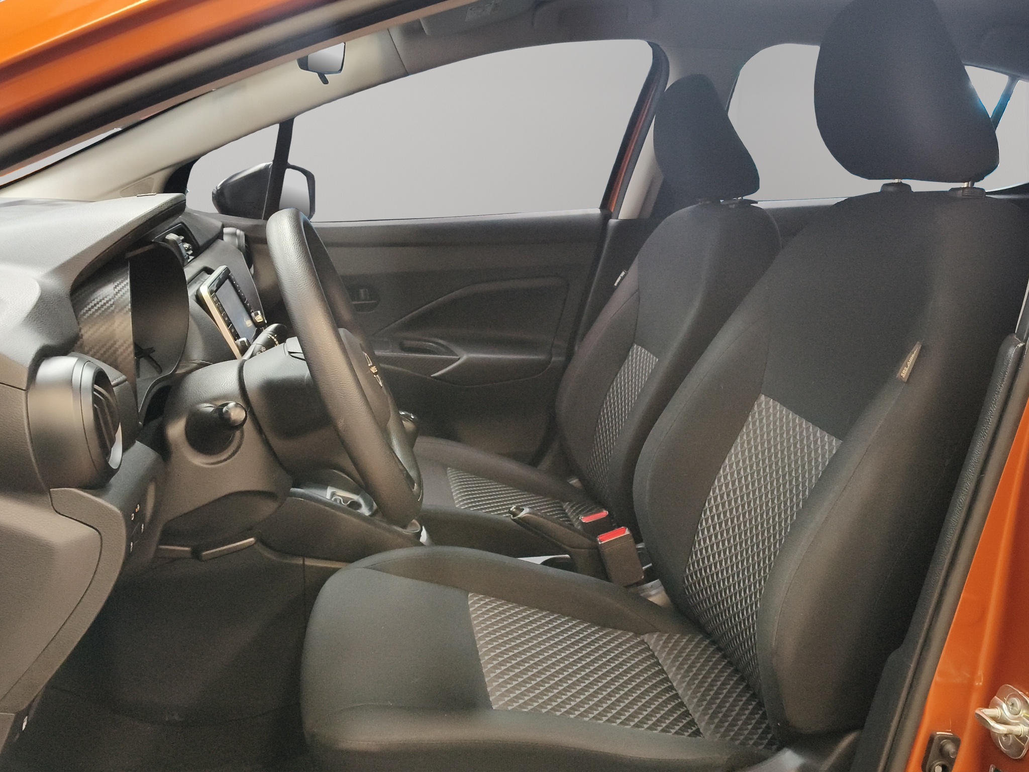 Nissan Versa 4 pts. Sense, TM5, a/ac., R-15 2024
