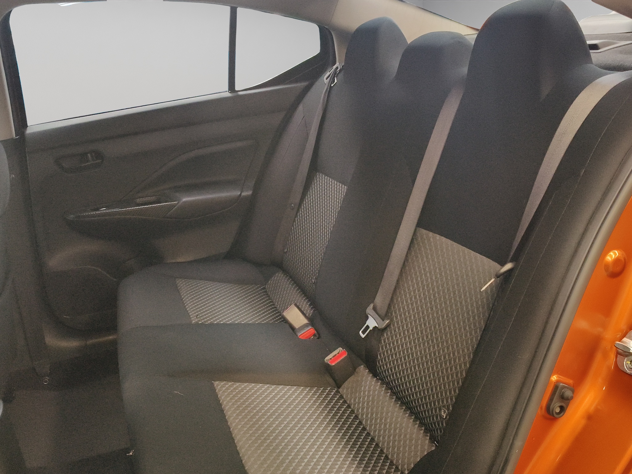 Nissan Versa 4 pts. Sense, TM5, a/ac., R-15 2024
