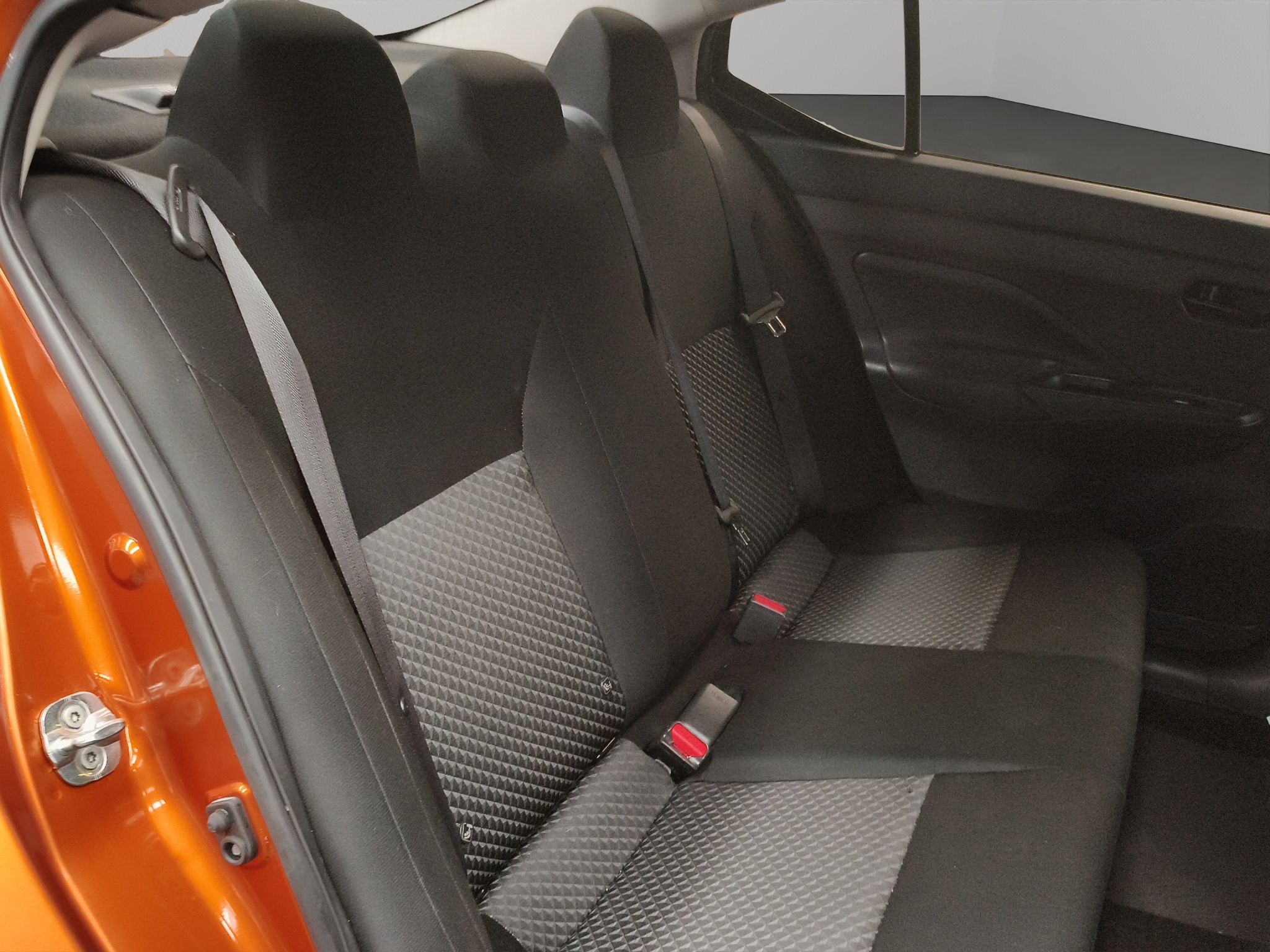 Nissan Versa 4 pts. Sense, TM5, a/ac., R-15 2024