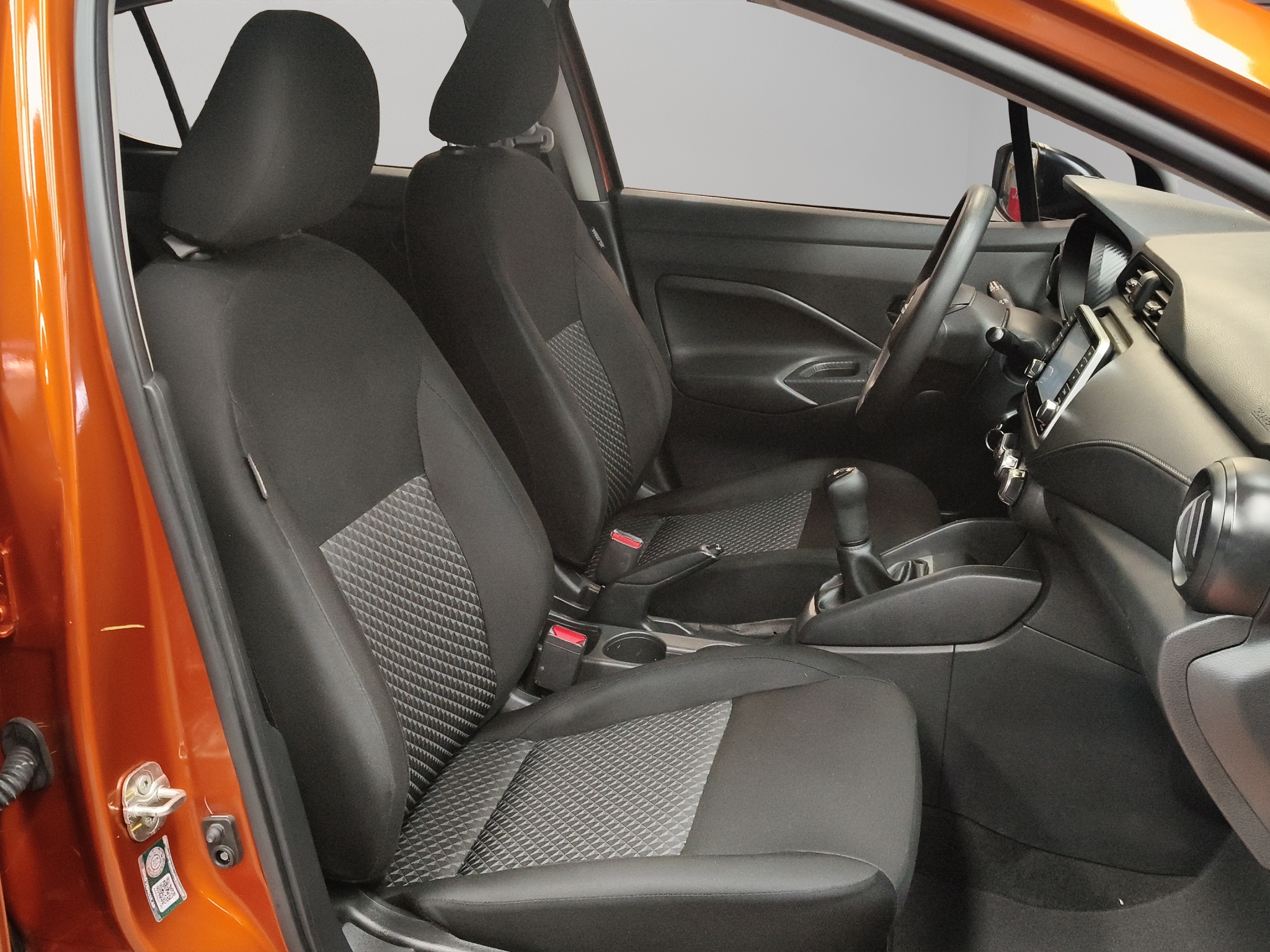Nissan Versa 4 pts. Sense, TM5, a/ac., R-15 2024