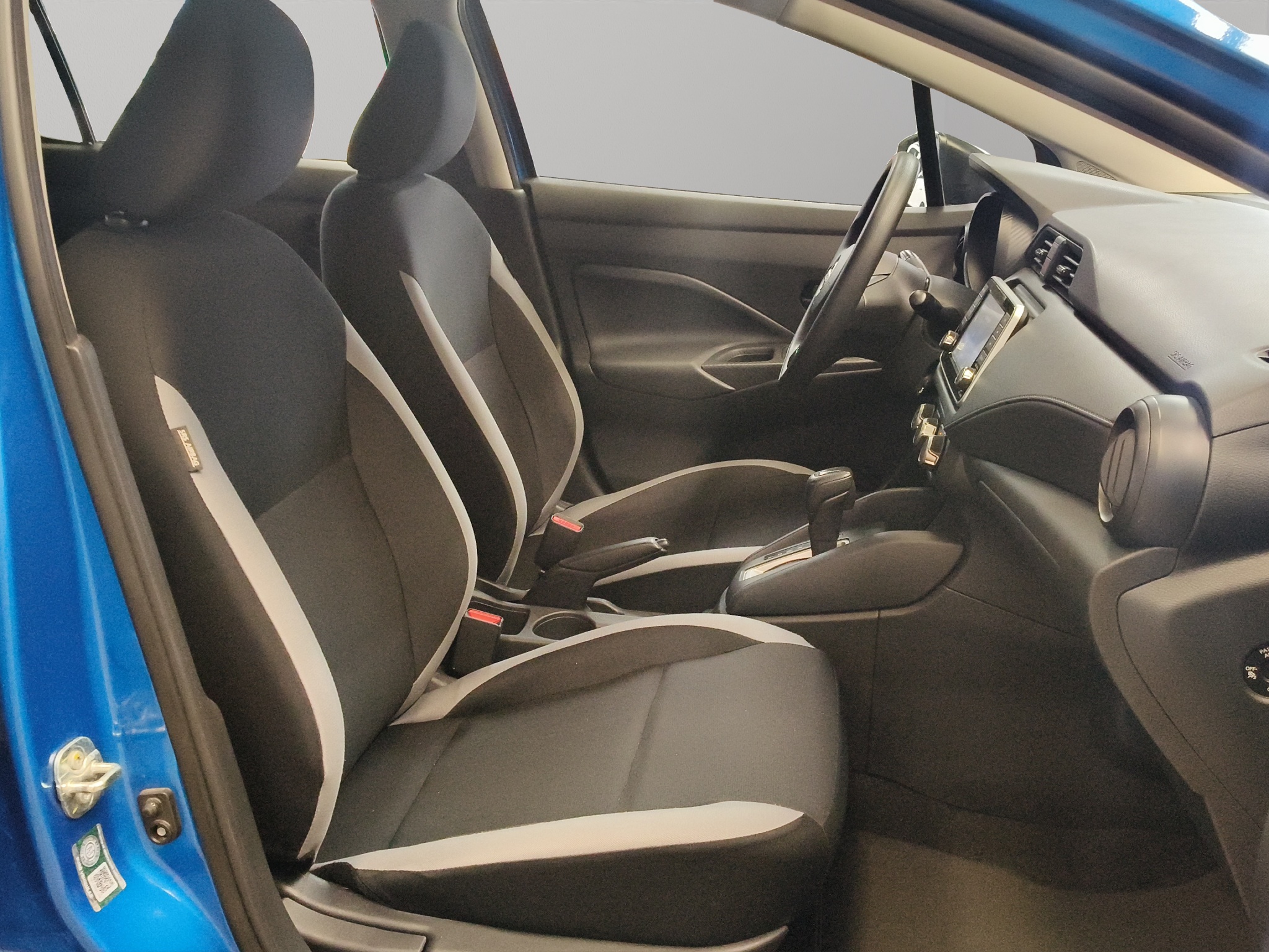 Nissan Versa 4 pts. Sense, TM5, a/ac., R-15 (línea anterior) 2025