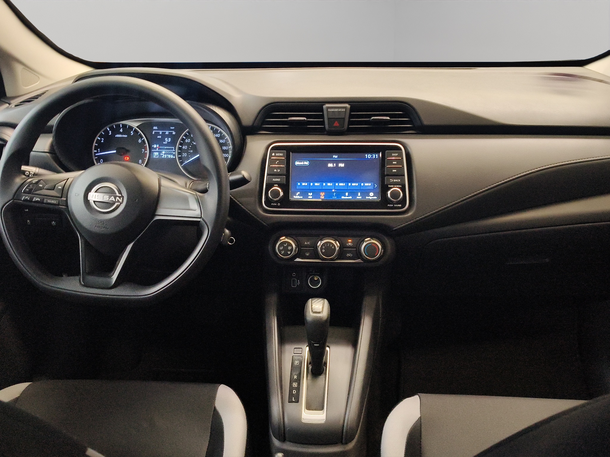 Nissan Versa 4 pts. Sense, TM5, a/ac., R-15 (línea anterior) 2025