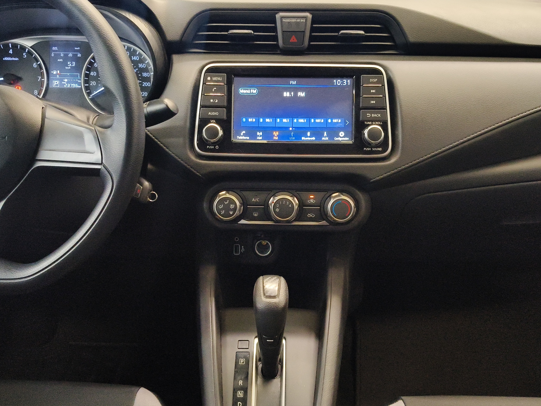 Nissan Versa 4 pts. Sense, TM5, a/ac., R-15 (línea anterior) 2025