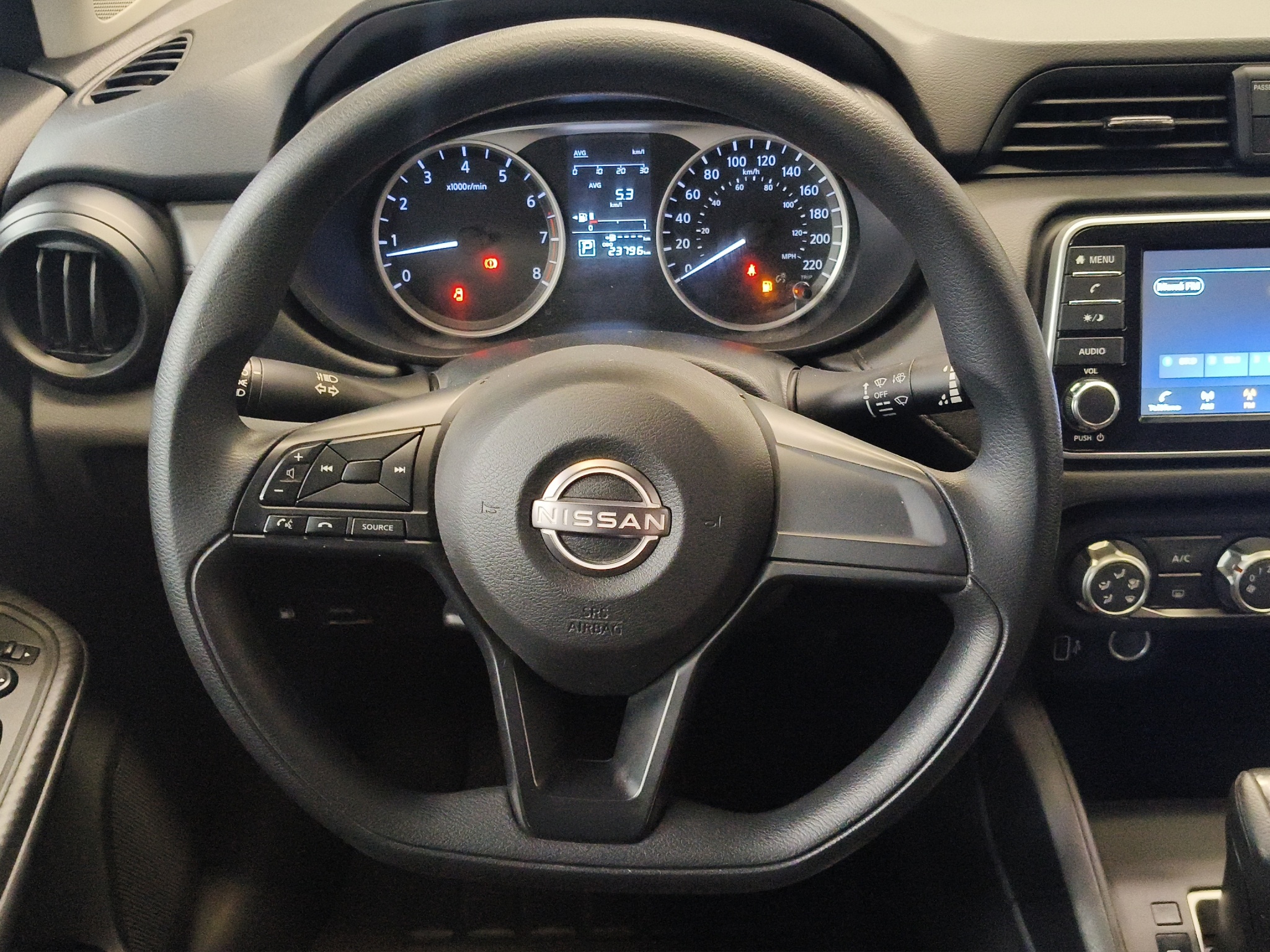 Nissan Versa 4 pts. Sense, TM5, a/ac., R-15 (línea anterior) 2025