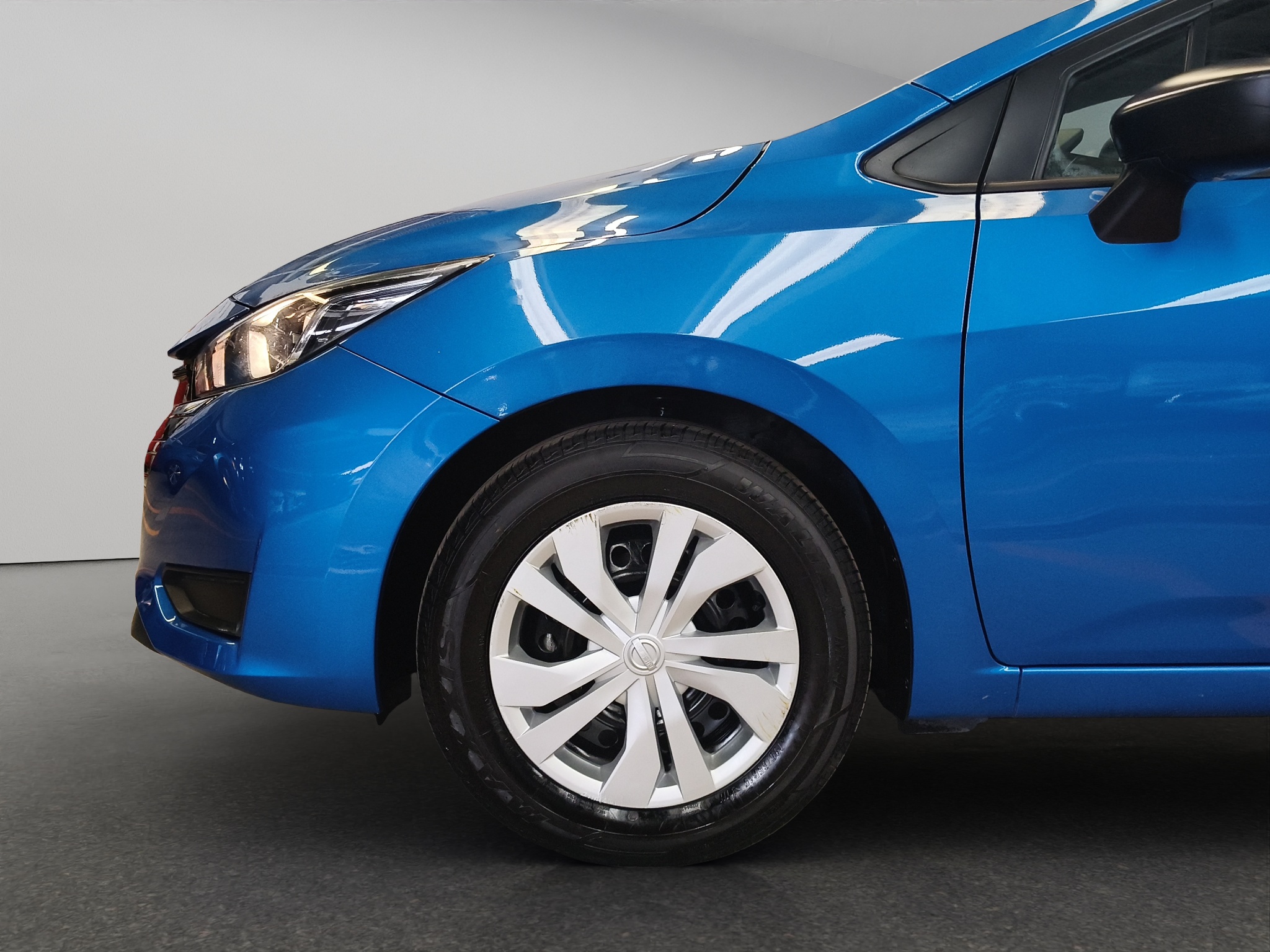 Nissan Versa 4 pts. Sense, TM5, a/ac., R-15 (línea anterior) 2025