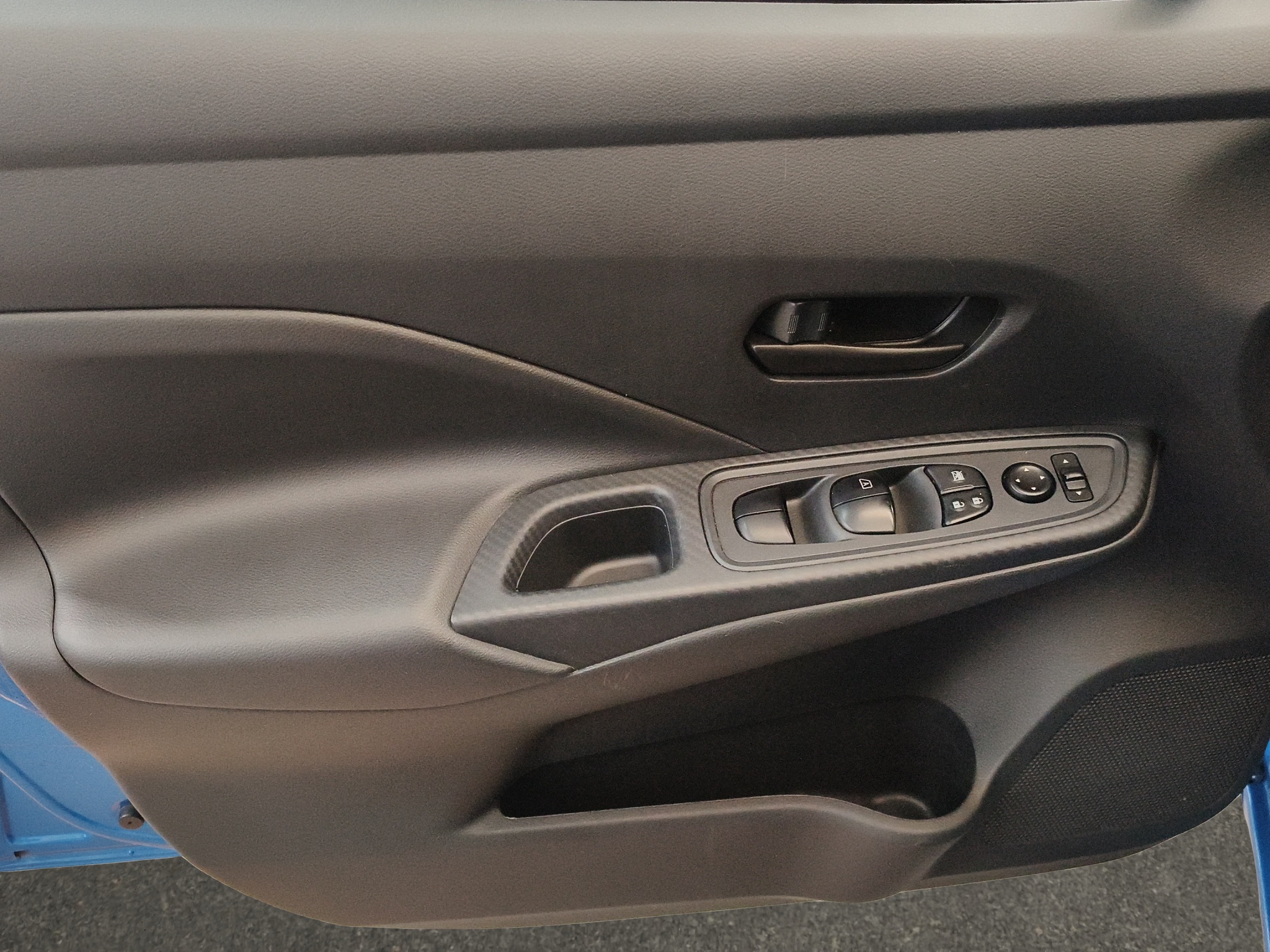 Nissan Versa 4 pts. Sense, TM5, a/ac., R-15 (línea anterior) 2025