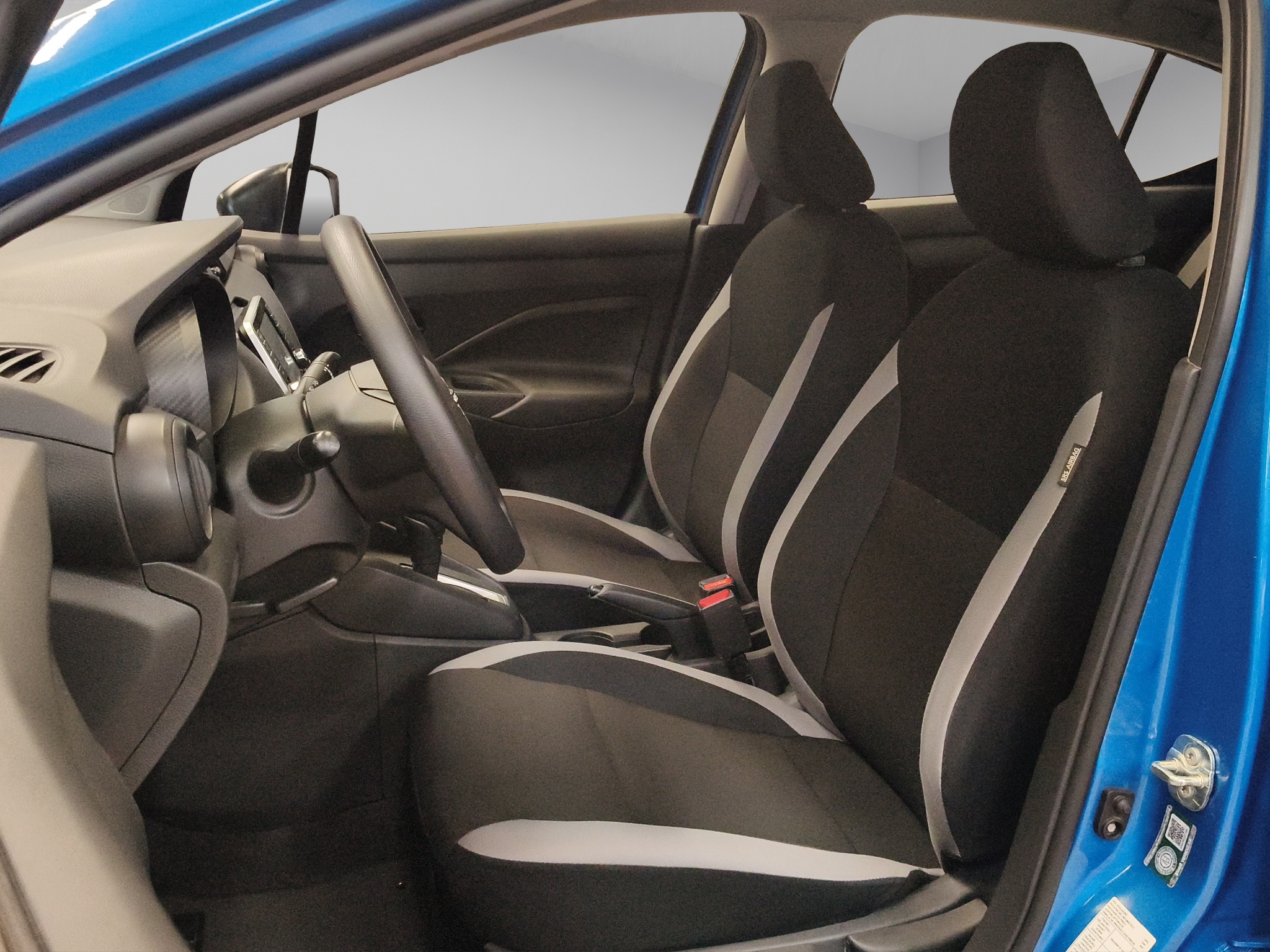 Nissan Versa 4 pts. Sense, TM5, a/ac., R-15 (línea anterior) 2025