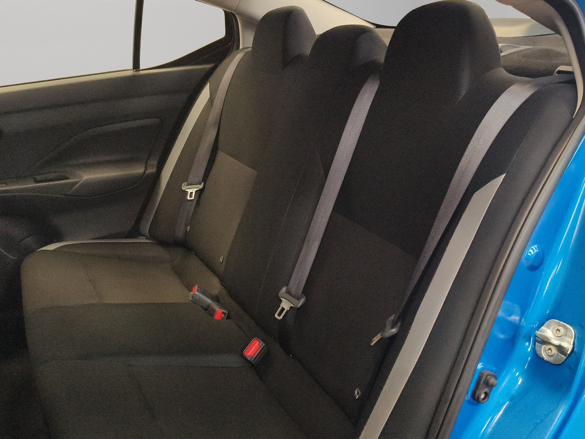 Nissan Versa 4 pts. Sense, TM5, a/ac., R-15 (línea anterior) 2025