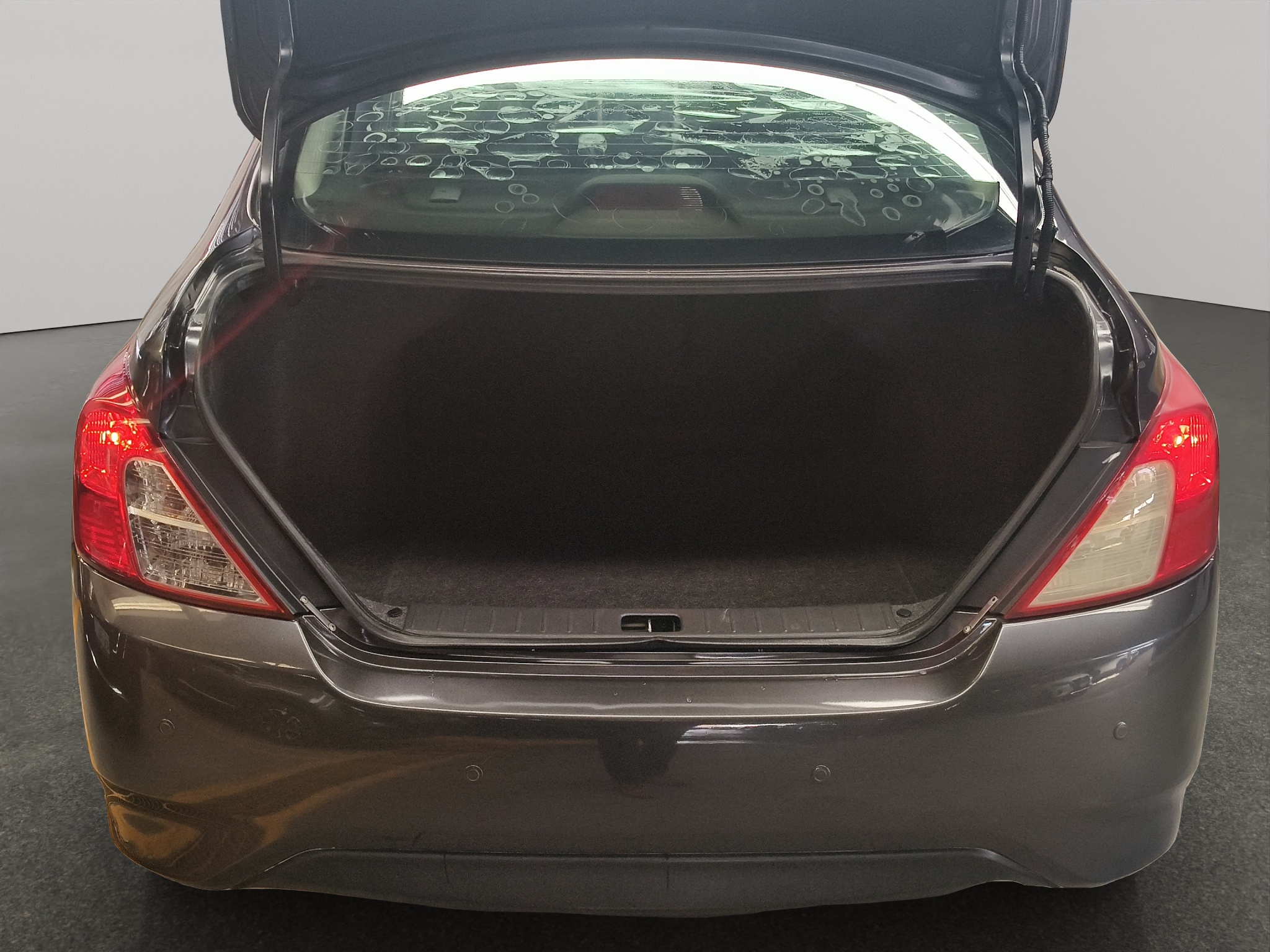 Nissan Versa 4 pts. Advance, TA, a/ac., VE, f. niebla, RA-16 (línea anterior) 2019