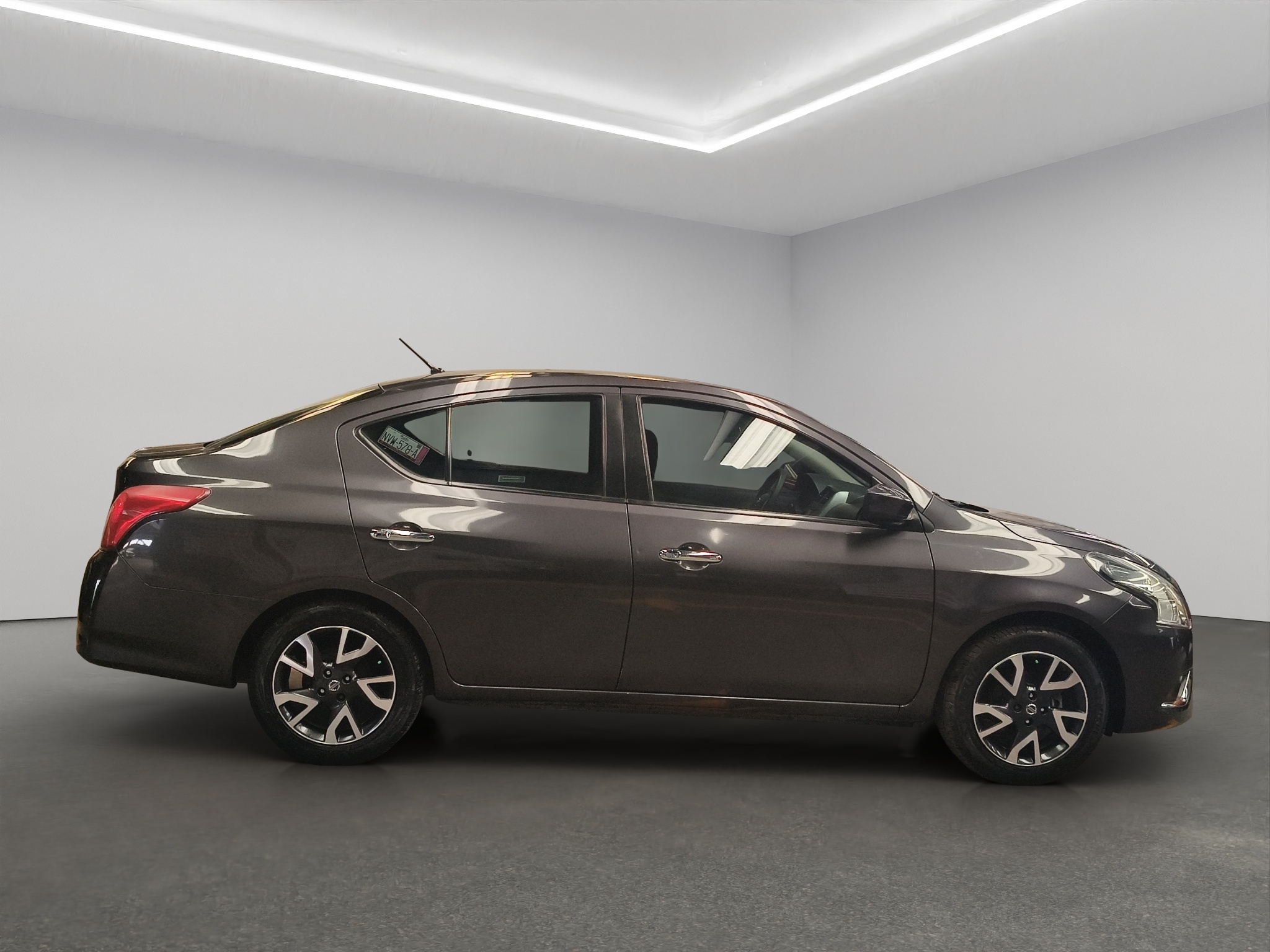 Nissan Versa 4 pts. Advance, TA, a/ac., VE, f. niebla, RA-16 (línea anterior) 2019