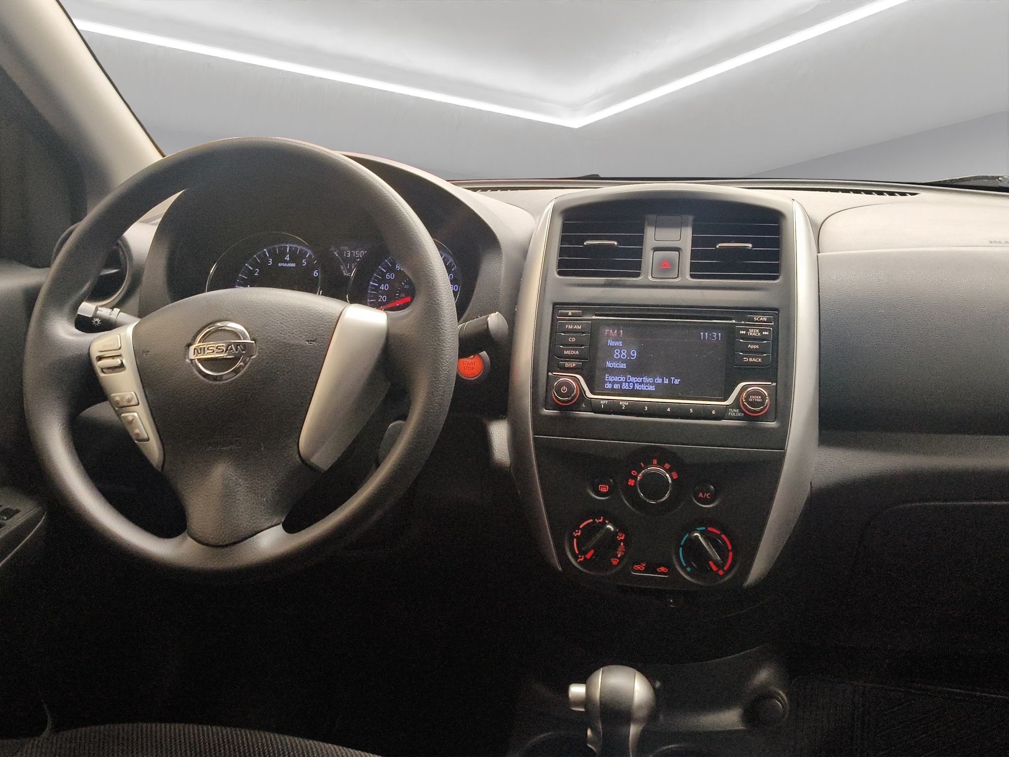 Nissan Versa 4 pts. Advance, TA, a/ac., VE, f. niebla, RA-16 (línea anterior) 2019