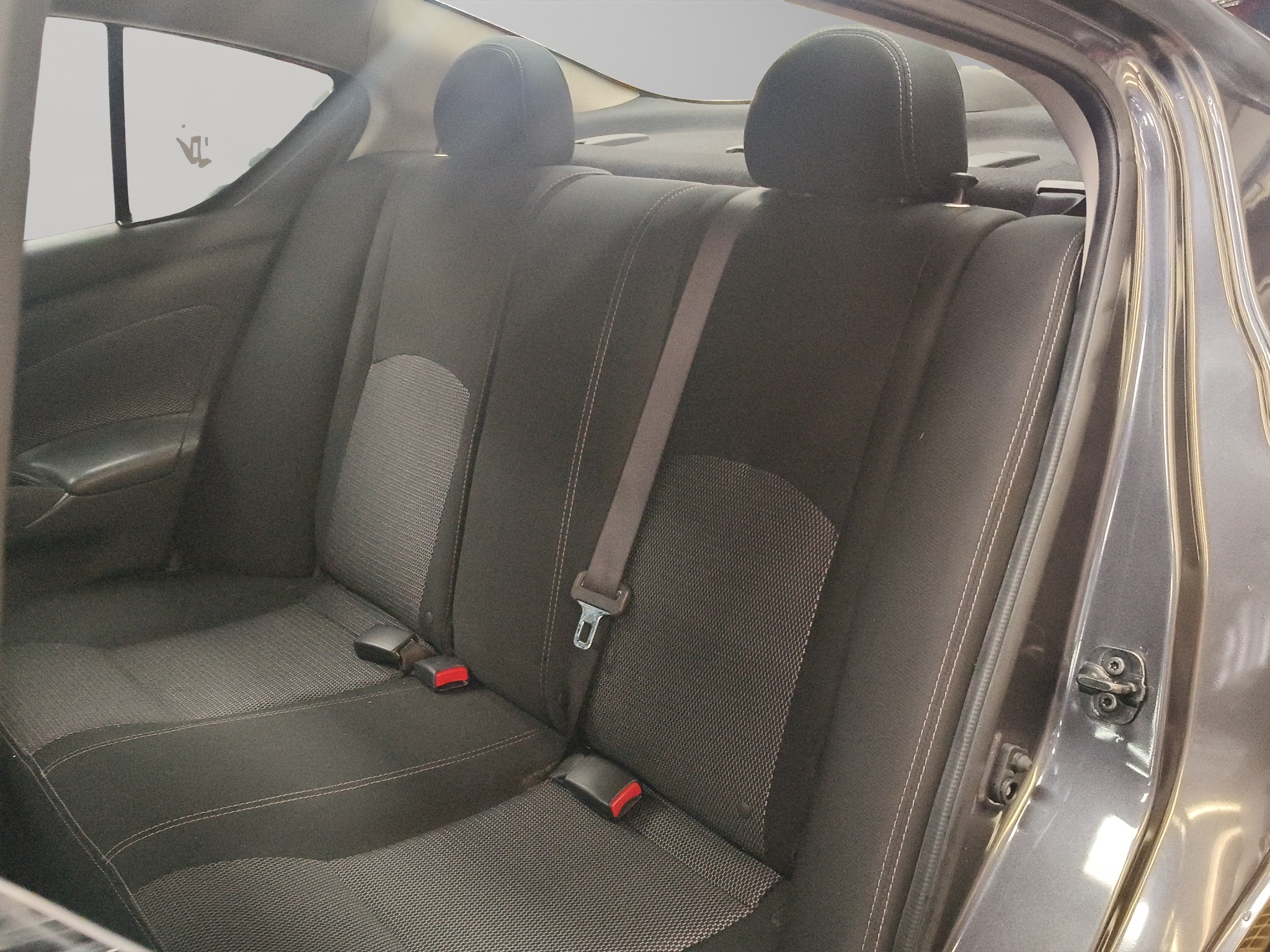 Nissan Versa 4 pts. Advance, TA, a/ac., VE, f. niebla, RA-16 (línea anterior) 2019