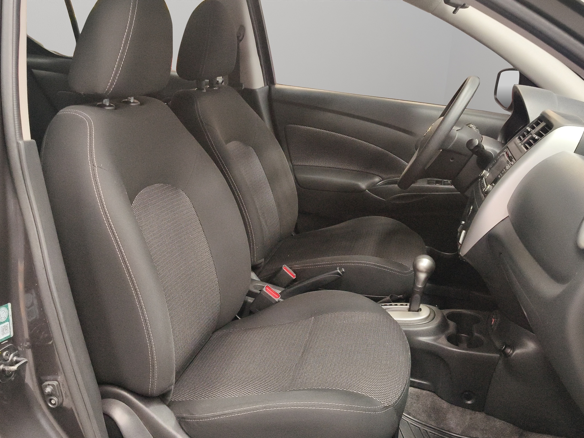 Nissan Versa 4 pts. Advance, TA, a/ac., VE, f. niebla, RA-16 (línea anterior) 2019