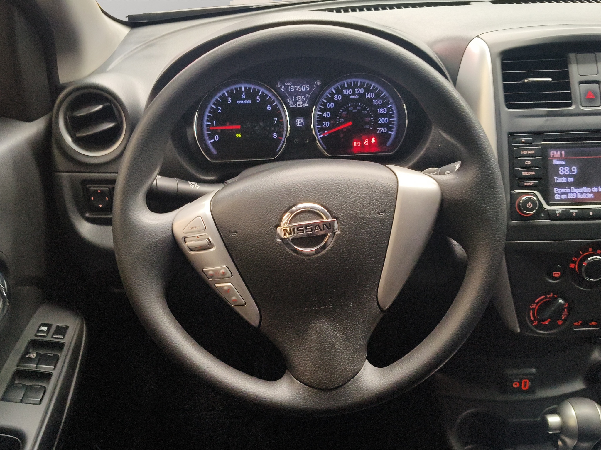 Nissan Versa 4 pts. Advance, TA, a/ac., VE, f. niebla, RA-16 (línea anterior) 2019