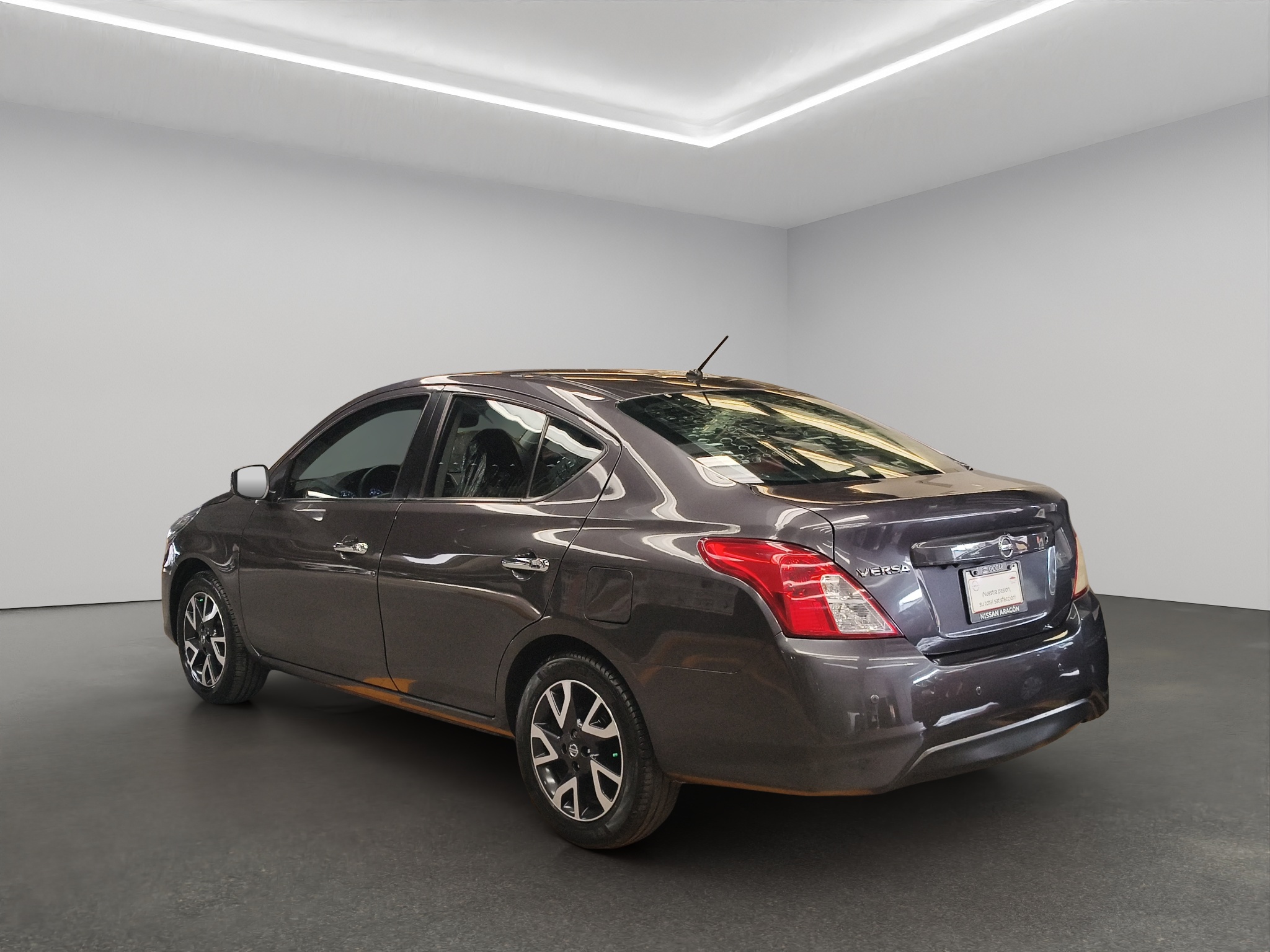 Nissan Versa 4 pts. Advance, TA, a/ac., VE, f. niebla, RA-16 (línea anterior) 2019