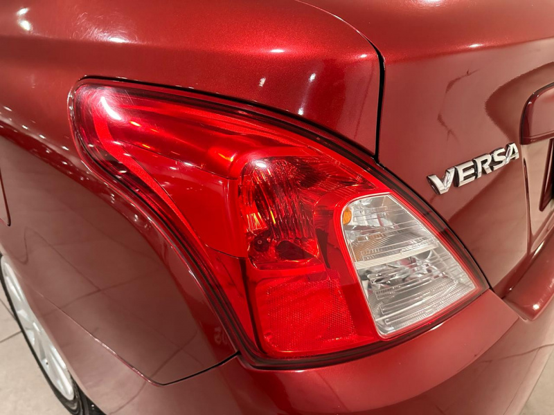 Nissan Versa 4 pts. Sense, TM5, a/ac., VE 2016
