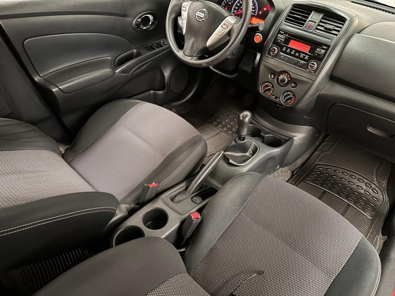 Nissan Versa 4 pts. Sense, TM5, a/ac., VE 2016