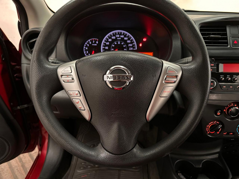 Nissan Versa 4 pts. Sense, TM5, a/ac., VE 2016
