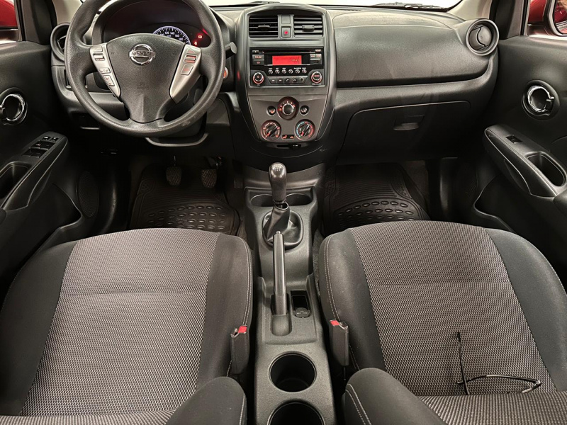 Nissan Versa 4 pts. Sense, TM5, a/ac., VE 2016