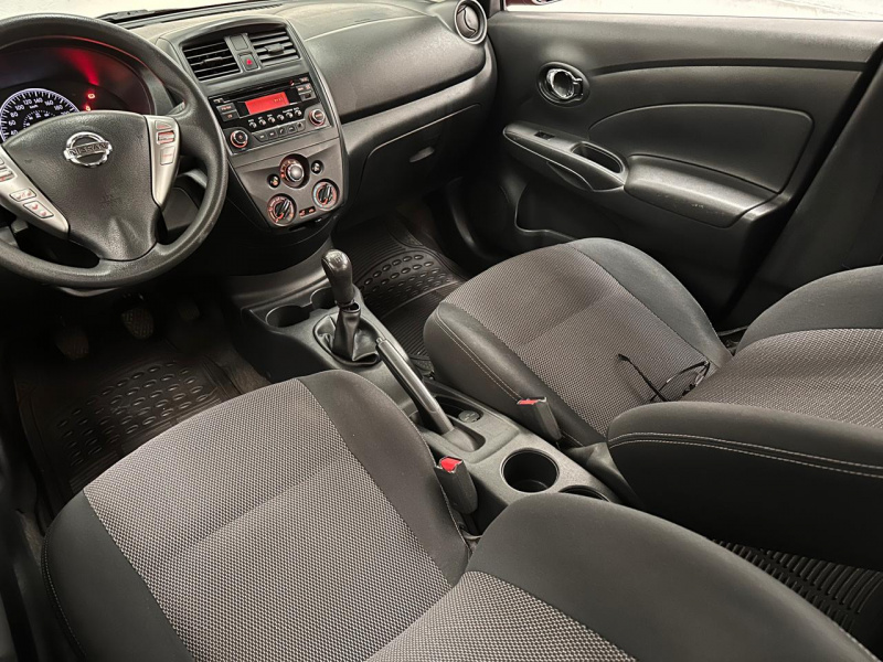 Nissan Versa 4 pts. Sense, TM5, a/ac., VE 2016
