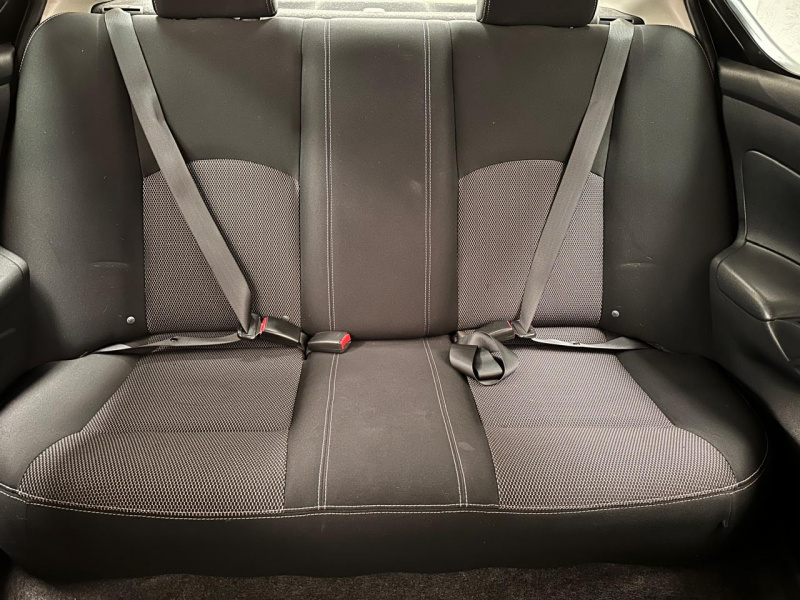 Nissan Versa 4 pts. Sense, TM5, a/ac., VE 2016