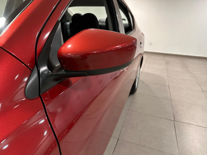 Nissan Versa 4 pts. Sense, TM5, a/ac., VE 2016
