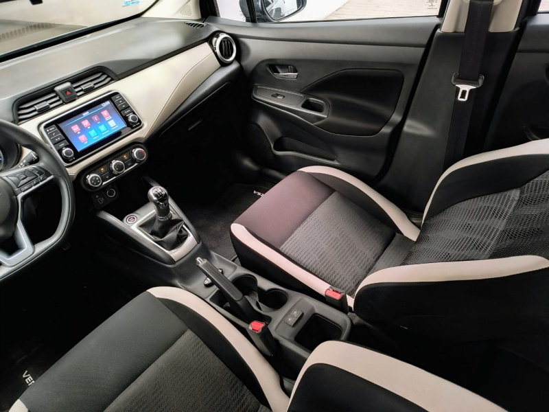 Nissan Versa 4 pts. Advance, TM5, a/ac., VE, f. niebla, RA-16 (línea anterior) 2022