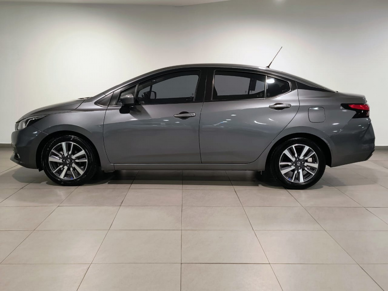 Nissan Versa 4 pts. Advance, TM5, a/ac., VE, f. niebla, RA-16 (línea anterior) 2022