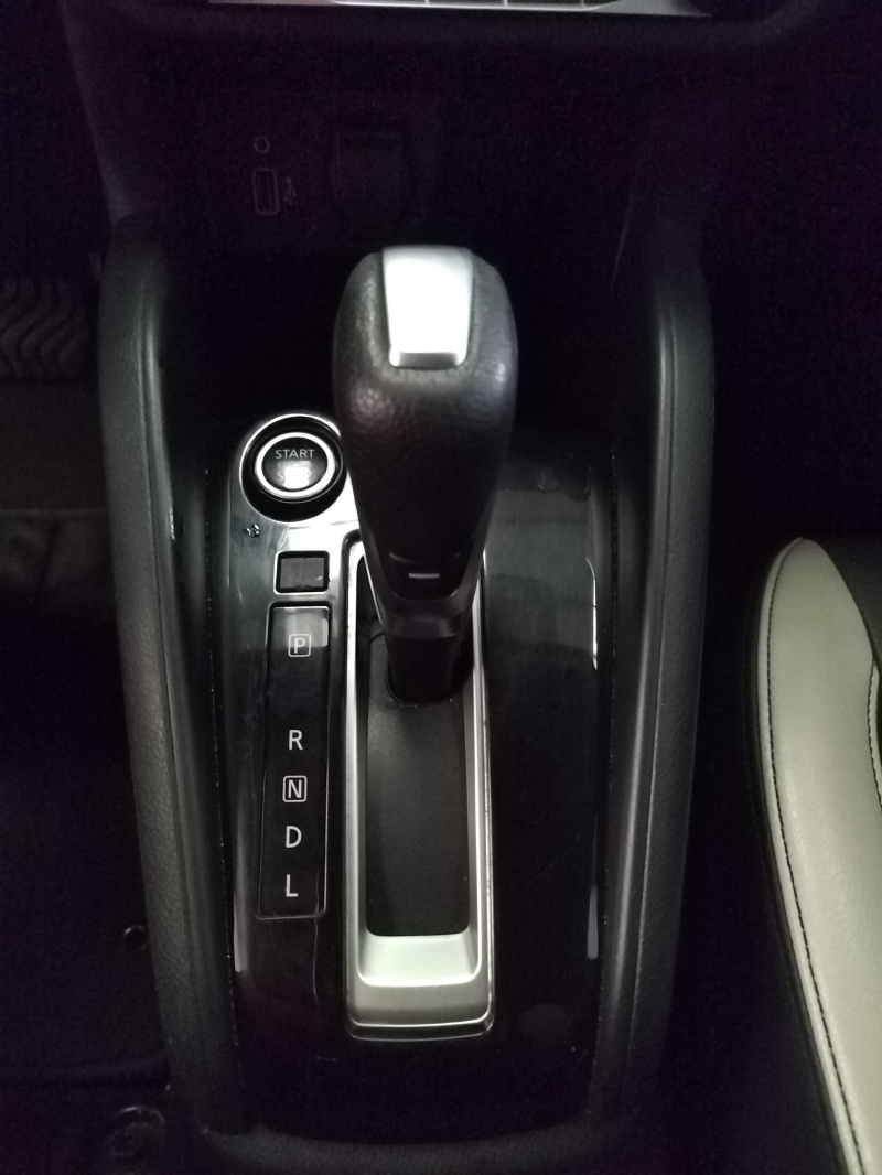 Nissan Versa 4 pts. Platinum, CVT, a/ac. Aut., VE, piel, GPS, f. led, RA-17 2021