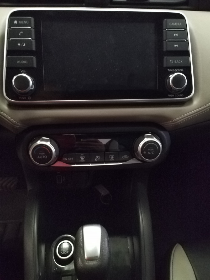 Nissan Versa 4 pts. Platinum, CVT, a/ac. Aut., VE, piel, GPS, f. led, RA-17 2021