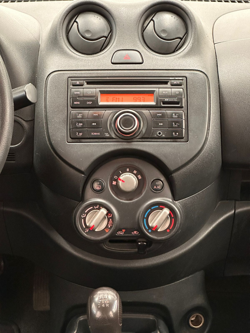 Nissan March 5 pts. HB Active, TM5, a/ac., R-14 (línea anterior) 2020