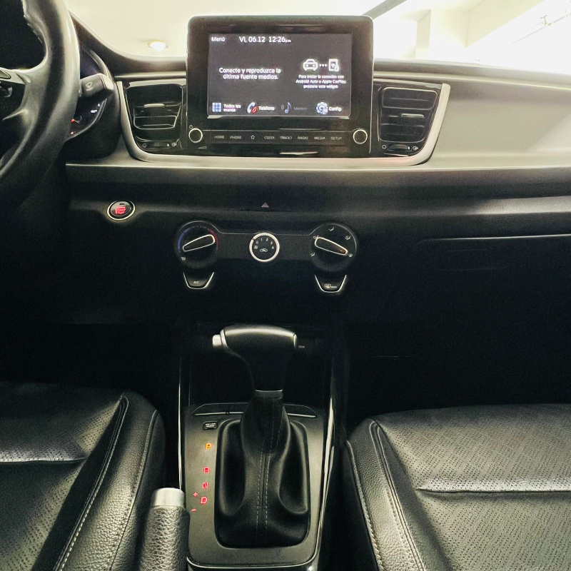 KIA Rio 4 pts. EX, TA, VE, piel, f. niebla, RA-17 2022