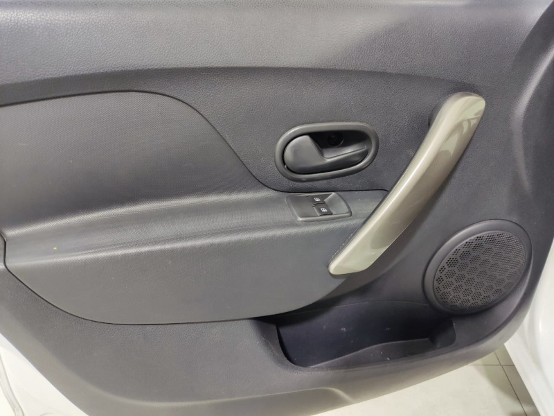 Renault Logan 4 pts. Zen, TM5, VE del., R-15 2018