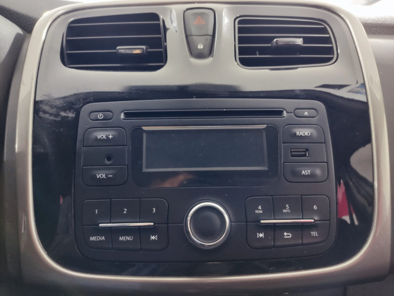 Renault Logan 4 pts. Zen, TM5, VE del., R-15 2018