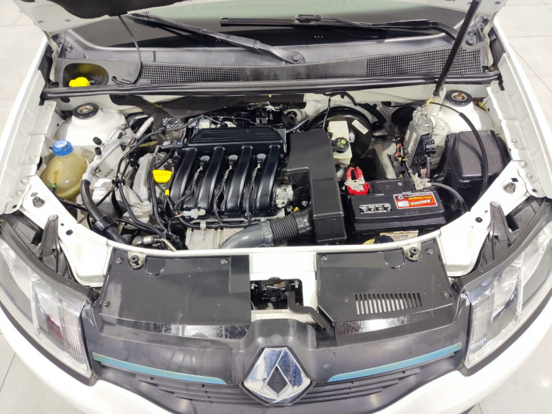 Renault Logan 4 pts. Zen, TM5, VE del., R-15 2018