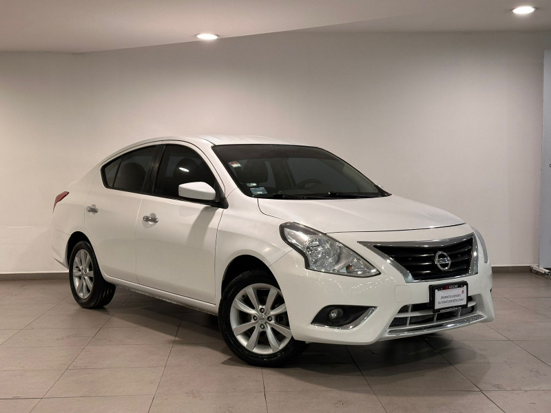 Nissan Versa 4 pts. Advance, TM5, a/ac., VE, f. niebla, RA-15 2017