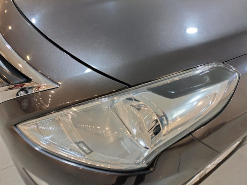 Nissan Versa 4 pts. Advance, TM5, a/ac., VE, f. niebla, RA-15 2017