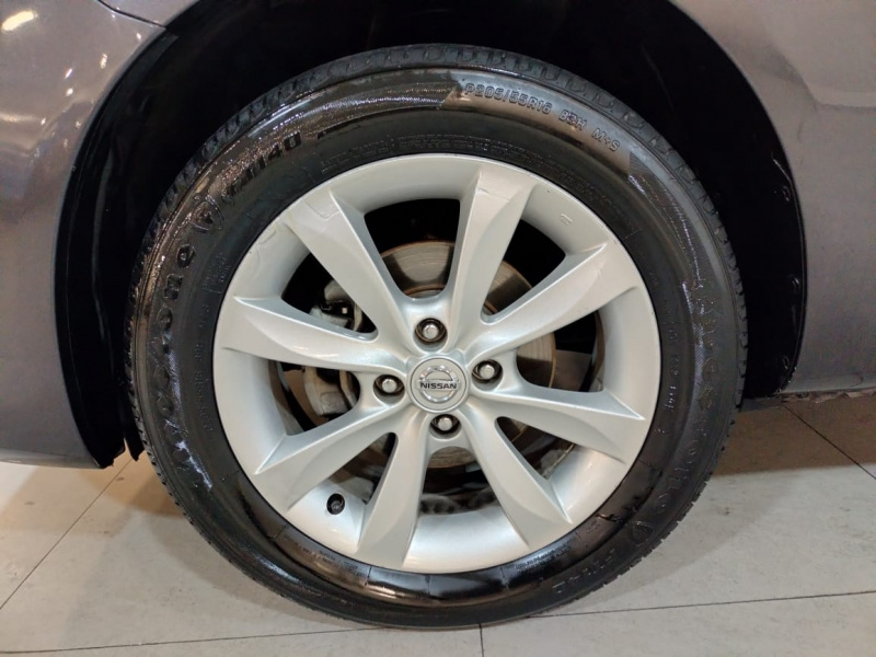 Nissan Versa 4 pts. Advance, TM5, a/ac., VE, f. niebla, RA-15 2017