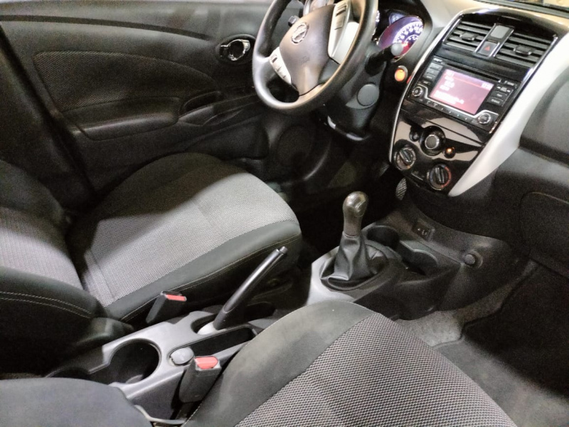 Nissan Versa 4 pts. Advance, TM5, a/ac., VE, f. niebla, RA-15 2017
