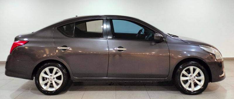 Nissan Versa 4 pts. Advance, TM5, a/ac., VE, f. niebla, RA-15 2017