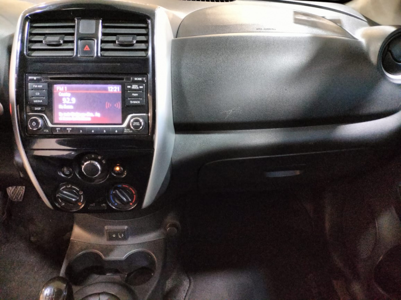 Nissan Versa 4 pts. Advance, TM5, a/ac., VE, f. niebla, RA-15 2017