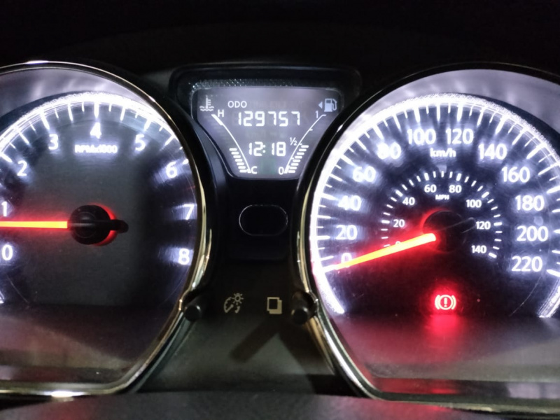 Nissan Versa 4 pts. Advance, TM5, a/ac., VE, f. niebla, RA-15 2017