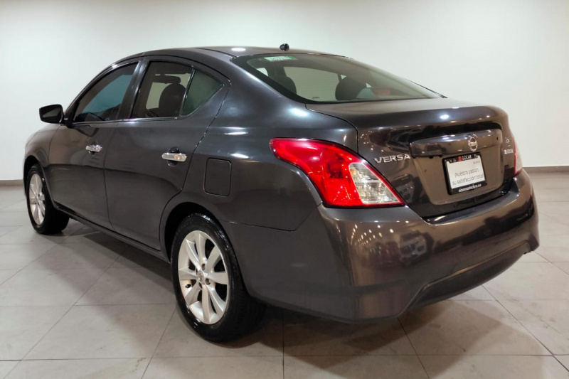 Nissan Versa 4 pts. Advance, TM5, a/ac., VE, f. niebla, RA-15 2017